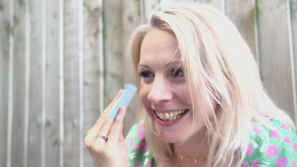 Video of a woman using oil control blotting paper